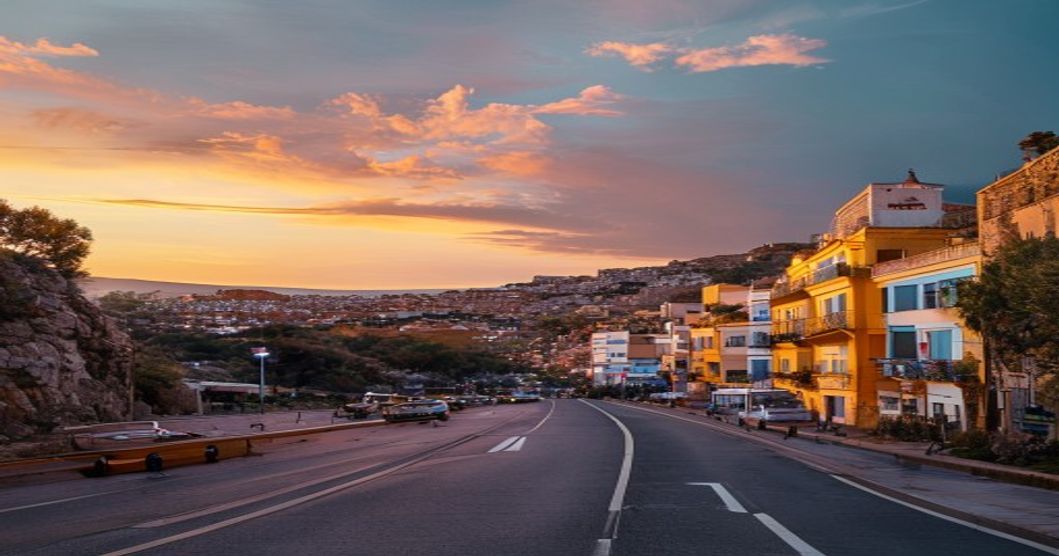 How to Get to La Linea de la Concepcion: Buses, Transfers and Transport Links in 2026